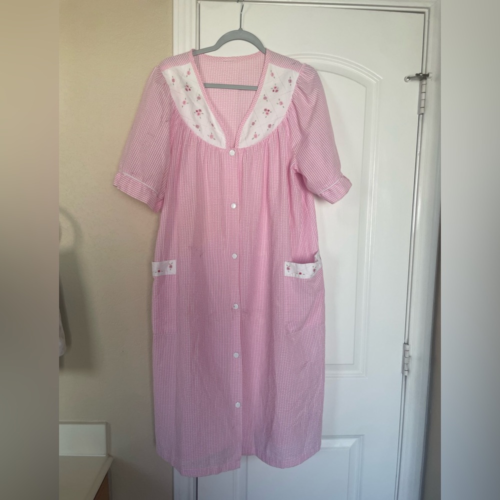Pink Gingham housecoat Robe/ nightgown with Floral Accents - Picture 3 of 6